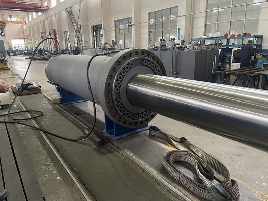 重労働機械の領域で使用されるシリンダー
